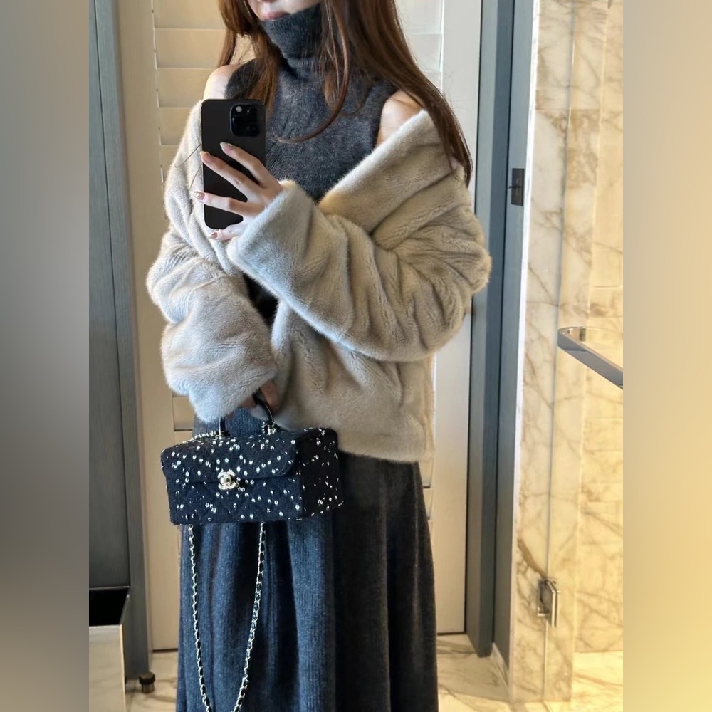 BNWT Designer Cozy & Chic Faux Fur Winter Jacket - Effortlessly Stylish
